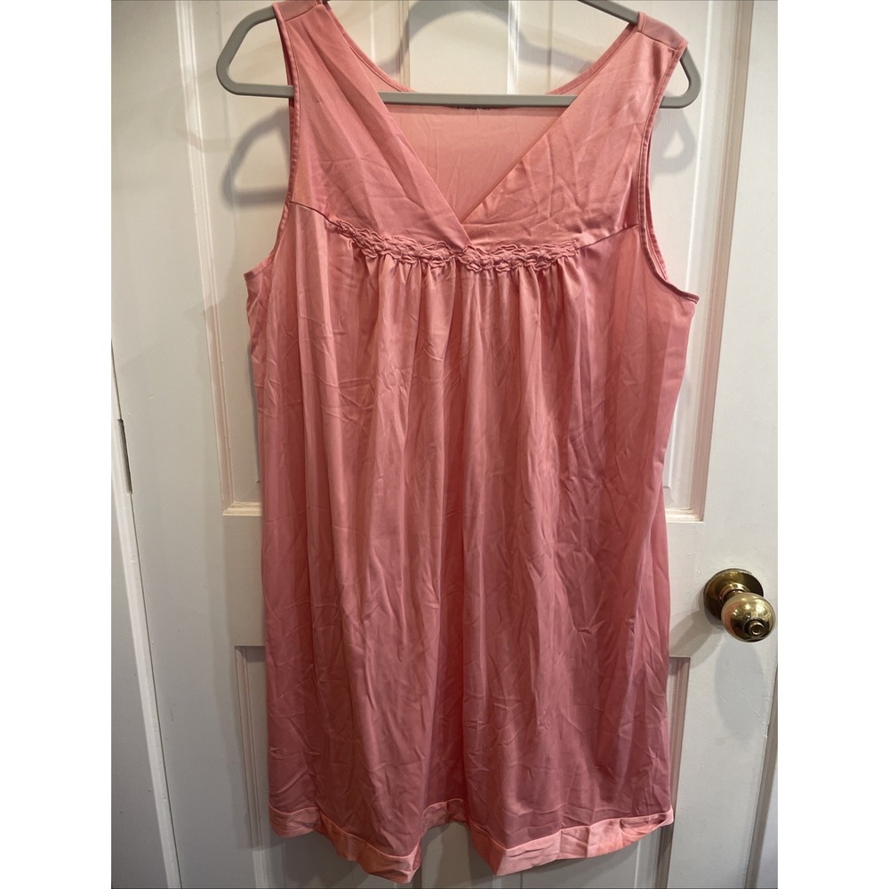 VTG 60-70's Vanity Fair Bubblegum Pink Nylon Nightgown SlipM  V-Neck Knee Length